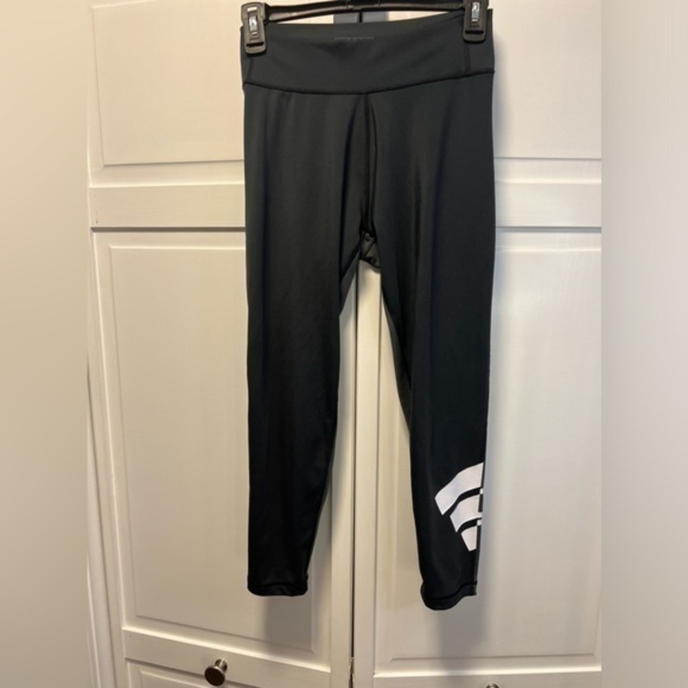 Adidas Leggings Size Women’s Medium Color Black And Gray